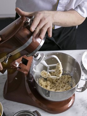 Baker using the Electrolux Assistent to create a delicious pastry